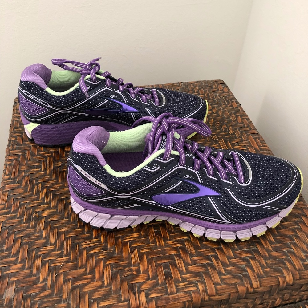 Brooks Adrenaline GTS 16 Running Shoes Size 8 Passion Flower Lavender w/ Box